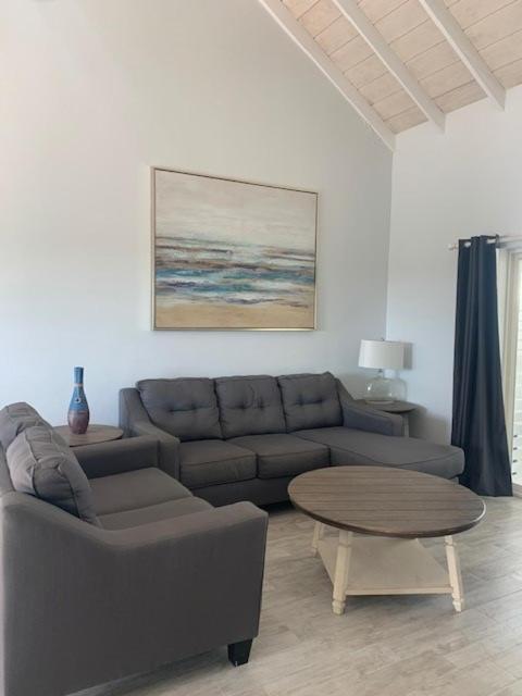 Отель Grace Bay Place Экстерьер фото