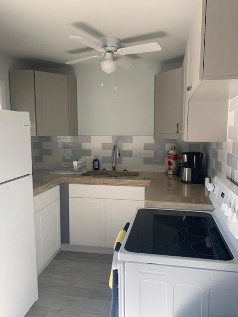 Отель Grace Bay Place Экстерьер фото