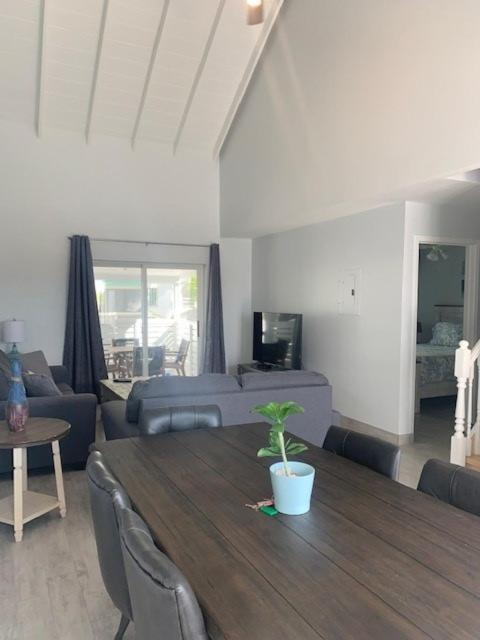 Отель Grace Bay Place Экстерьер фото